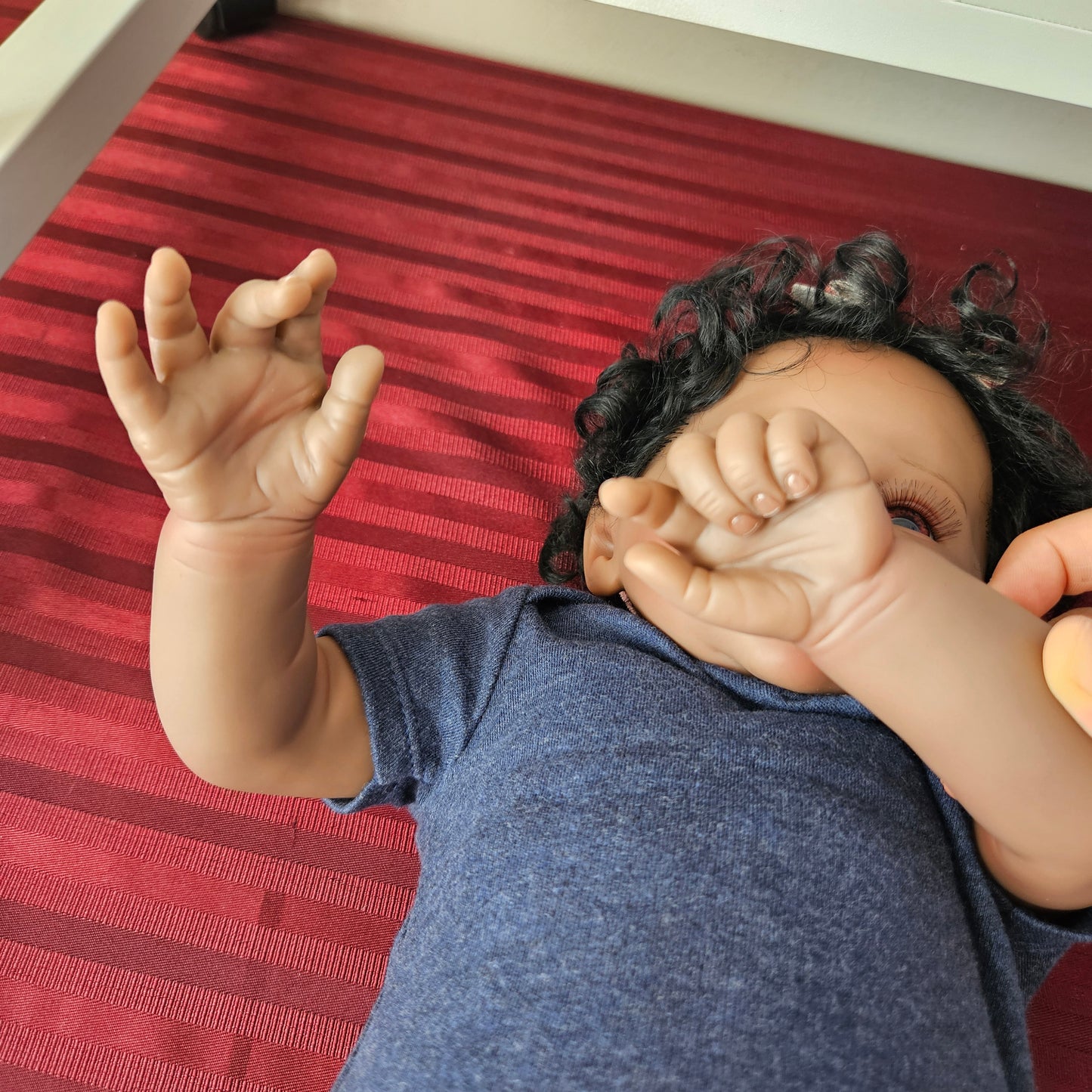 Bebé Reborn niña afroamericana ojos abiertos cuerpo de tela con cabello (Nuevo)