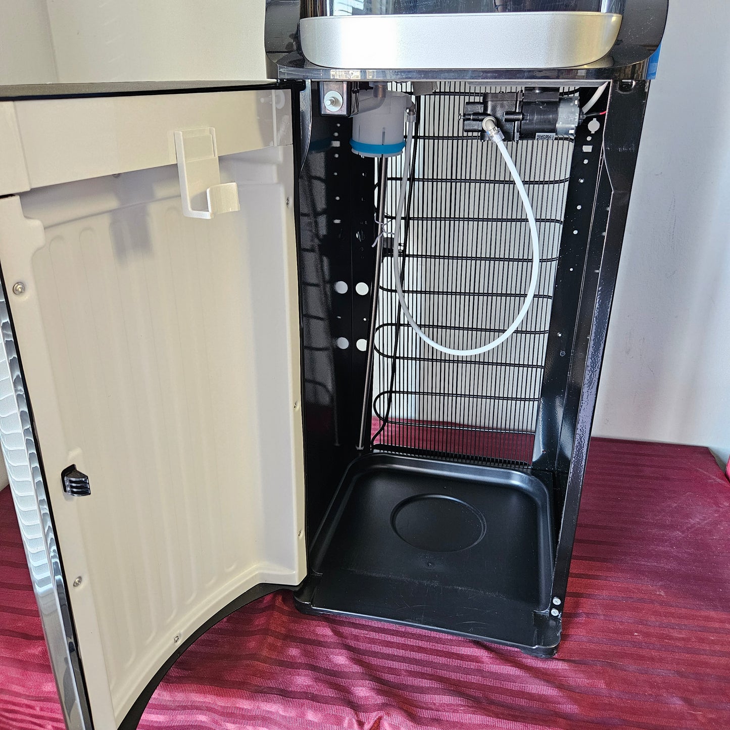 Enfriador/Dispensador de agua de carga inferior de acero inoxidable - Brío (Nuevo, sin caja)