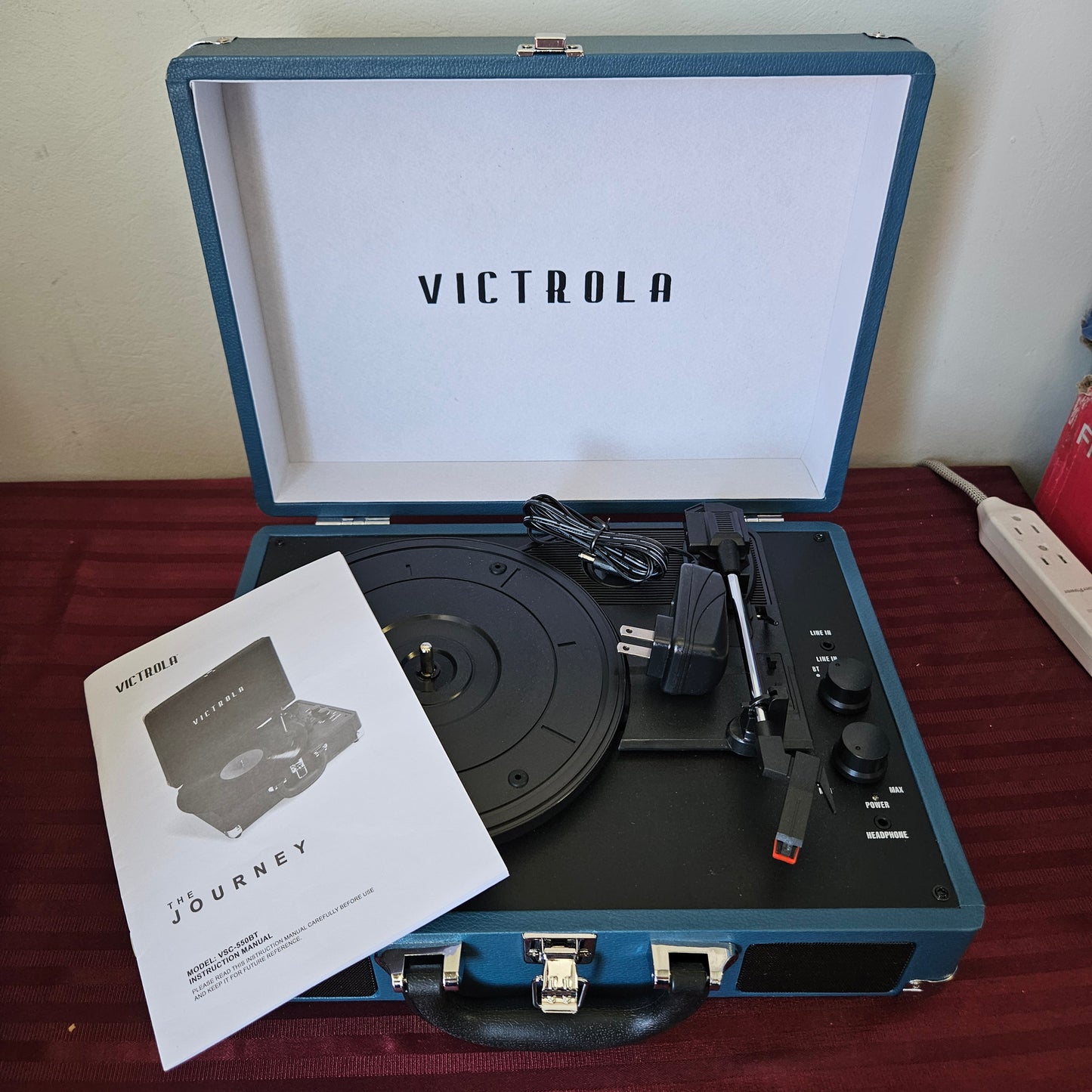 Tocadiscos portátil con bocinas integradas Bluetooth - Victrola Journey (Nuevo, caja abierta)
