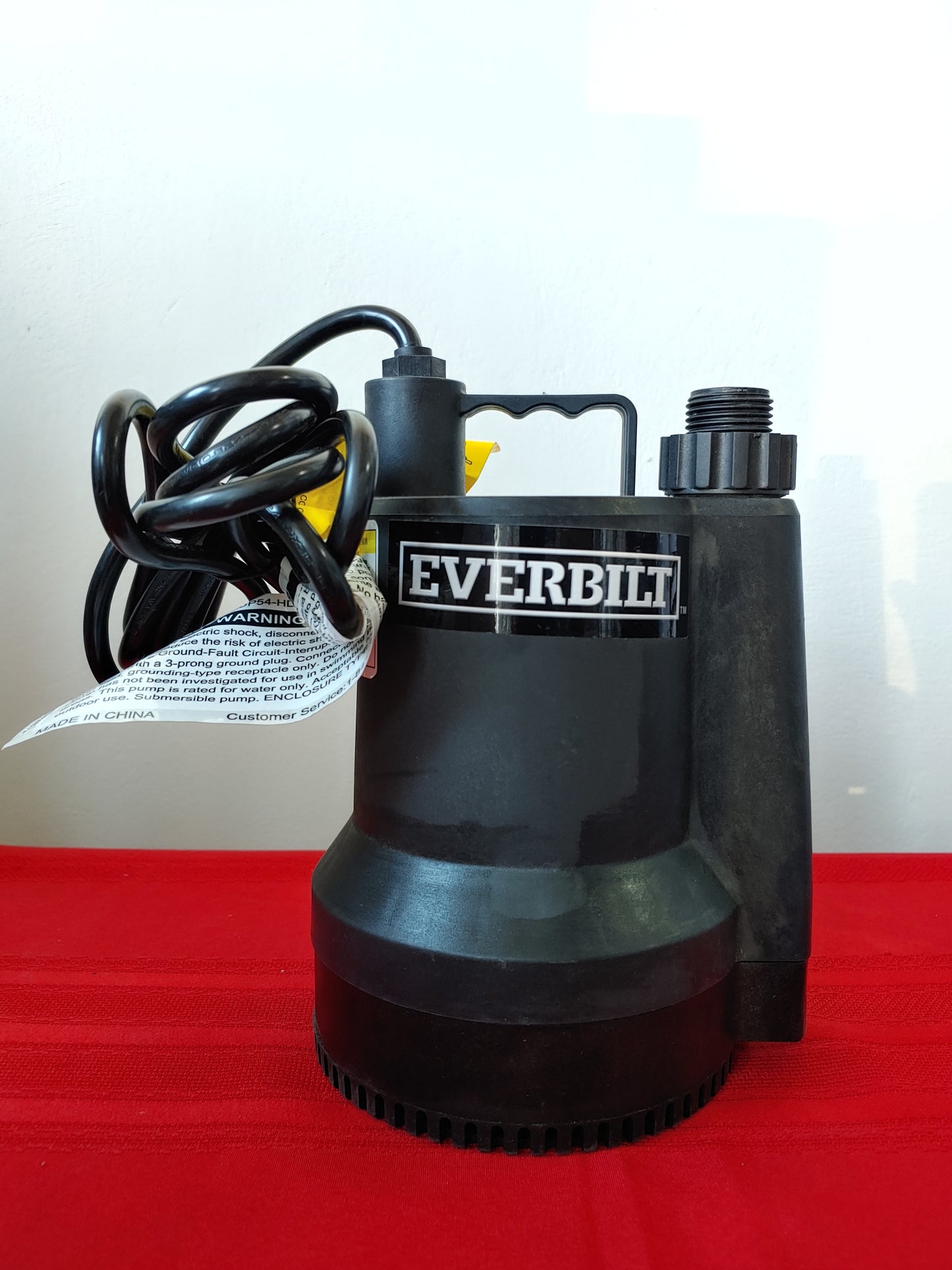 Bomba sumergible portátil de uso general 1/6 HP - Everbilt (Nuevo, caja abierta)