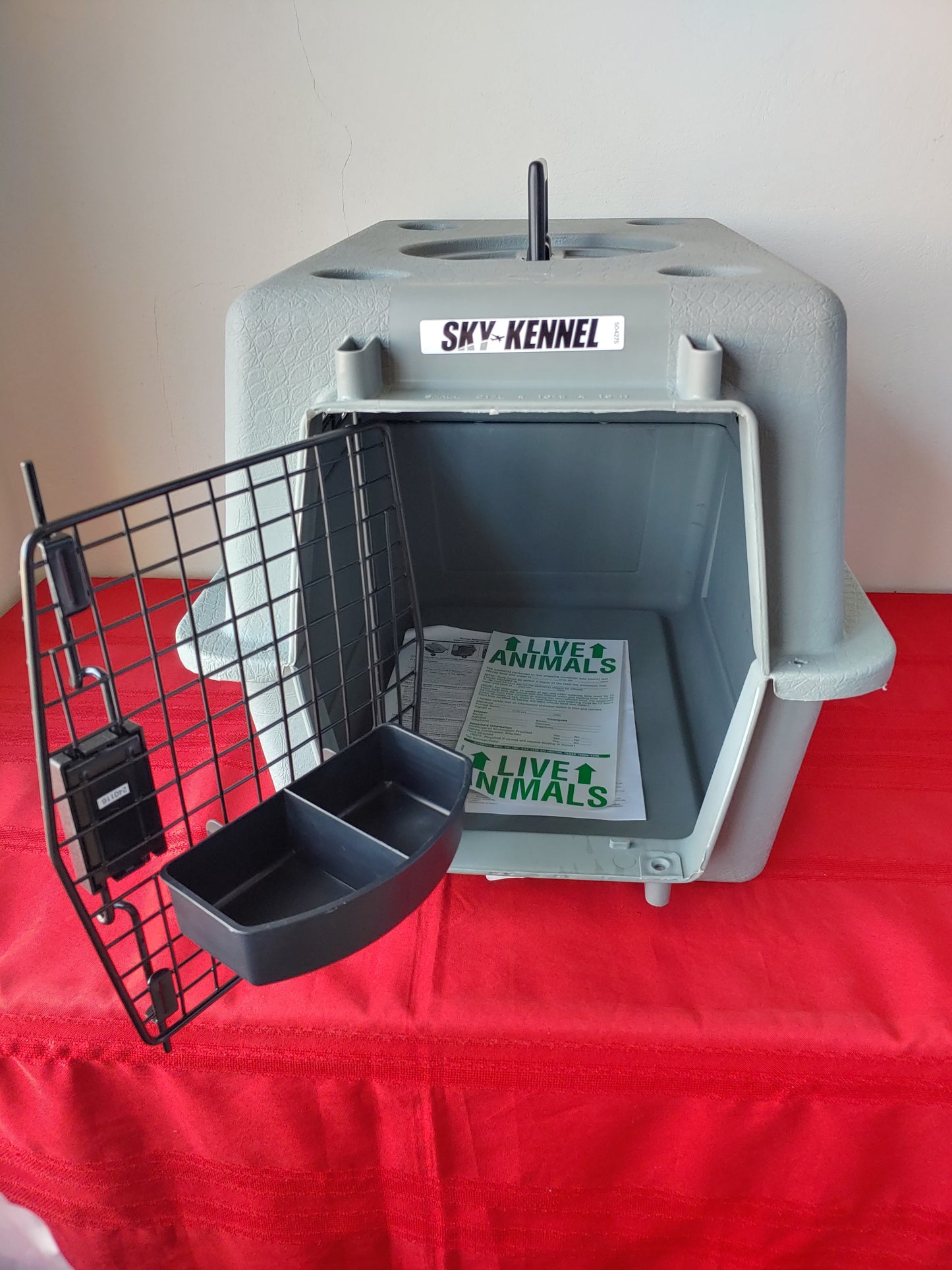 Transportadora para mascotas de 21" - Petmate Sky Kennel (Nuevo)