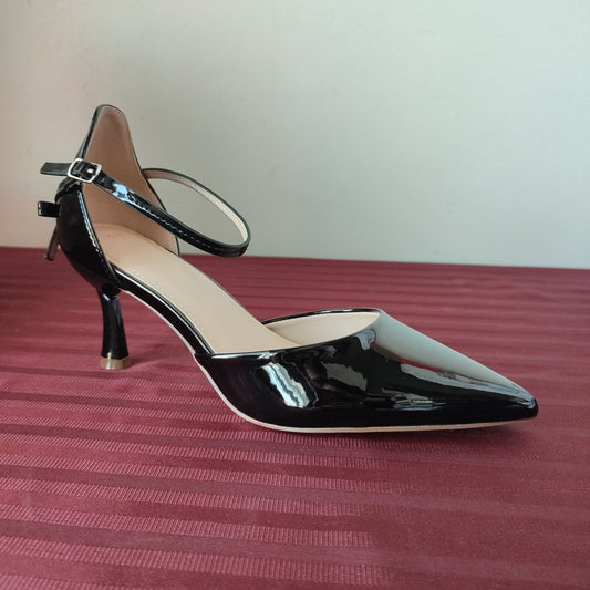 Zapatillas charol color negro talla 8 US (25 cm) - (Nuevo)