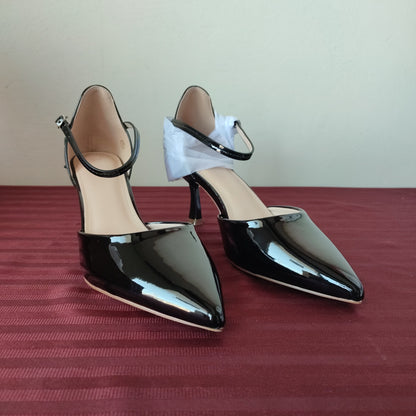 Zapatillas charol color negro talla 8 US (25 cm) - (Nuevo)