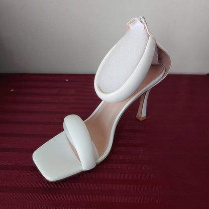 Zapatillas color blanco talla 8 1/2 US (25.5cm) - Coutgo (Nuevo)