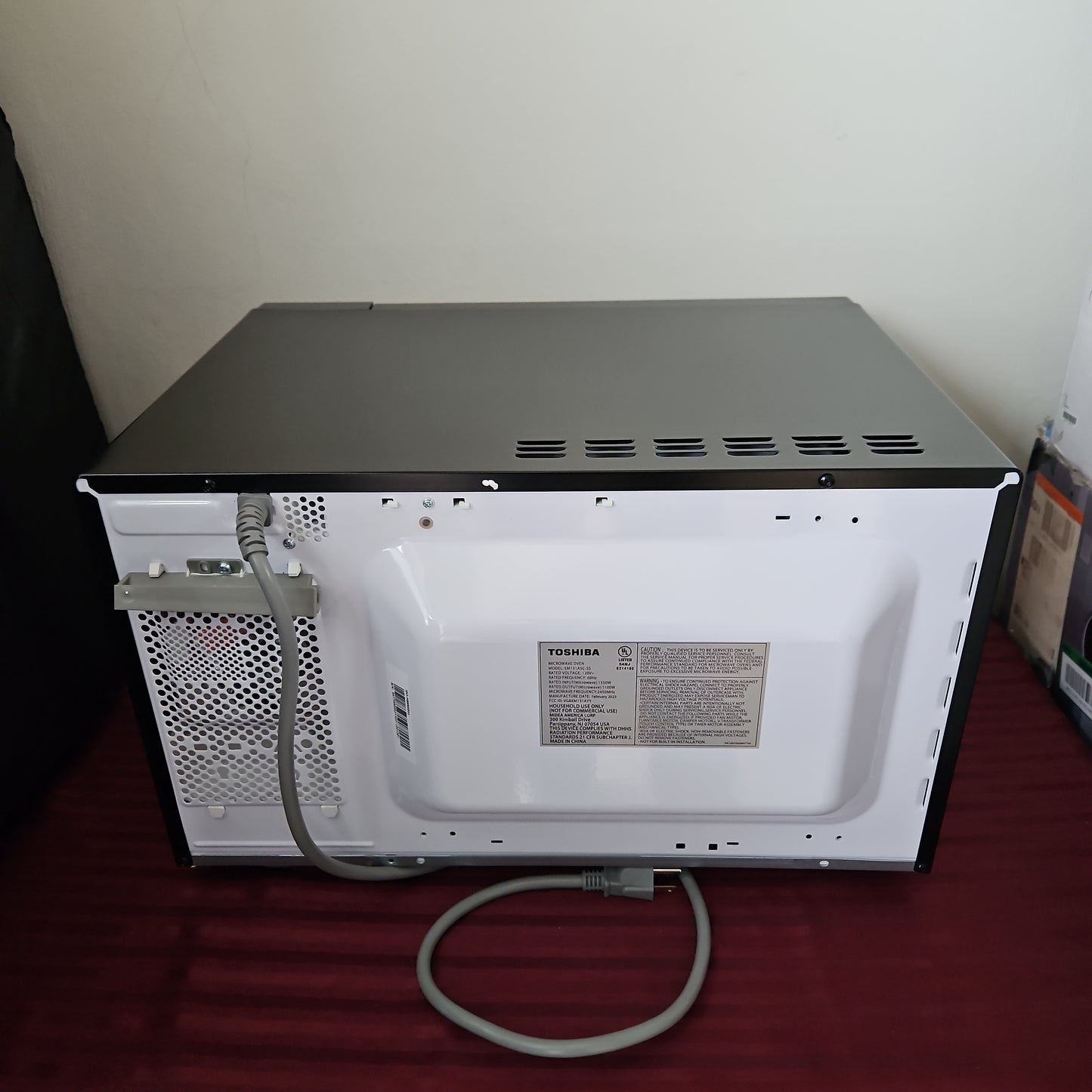 Horno microondas 1.2 pies cúbicos - Toshiba (Nuevo, caja abierta)