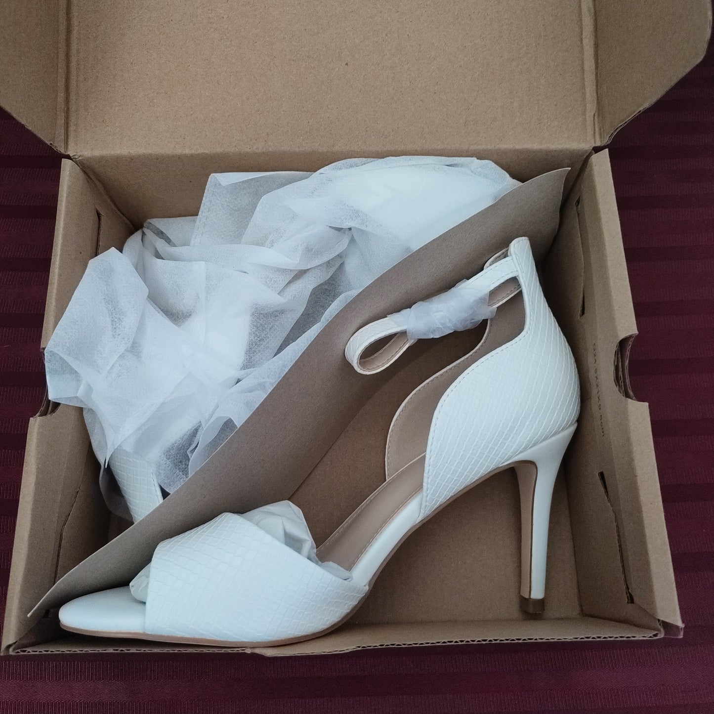 Zapatillas color blanco talla 7 1/2 US (24.5 cm) - Coutgo (Nuevo)