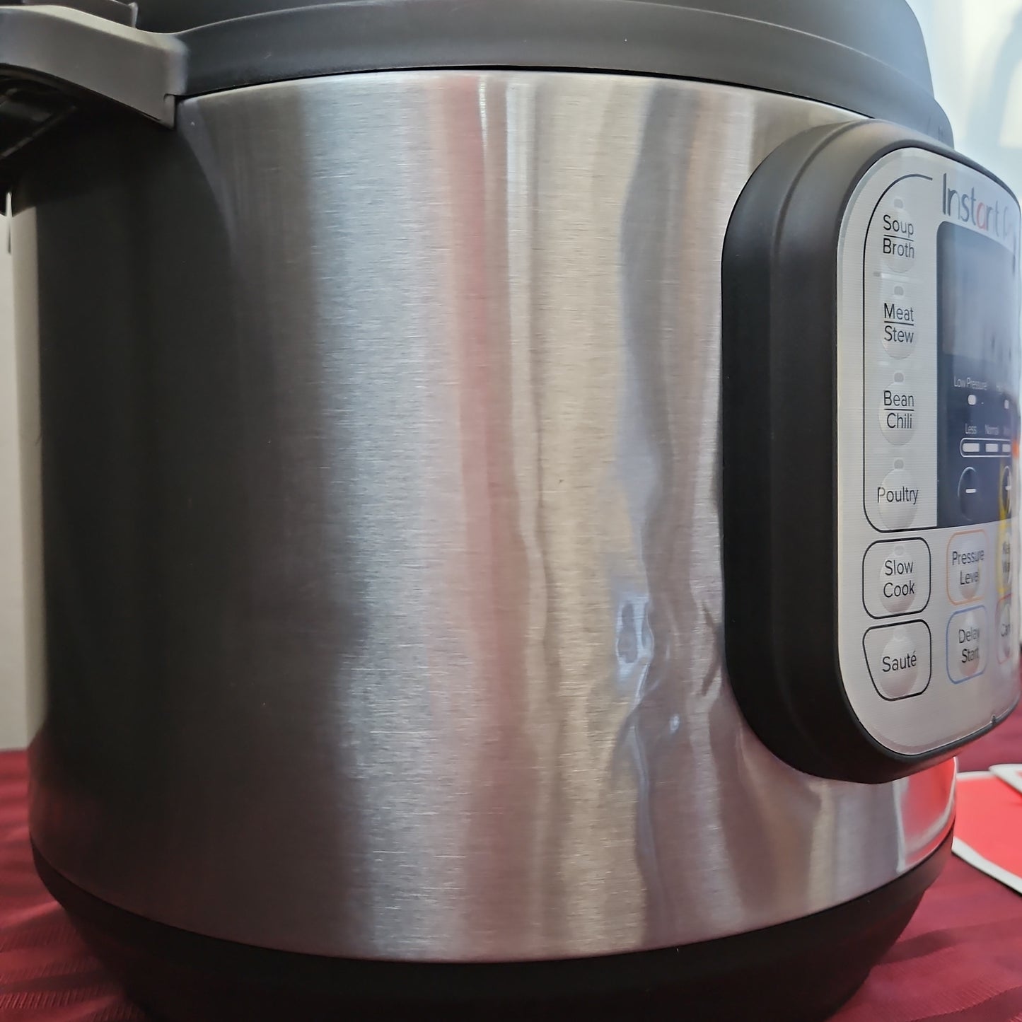 Olla de presión eléctrica multifuncional 7 en 1 de 5.7 litros - Instant Pot Duo (Nuevo, pequeño detalle estético)