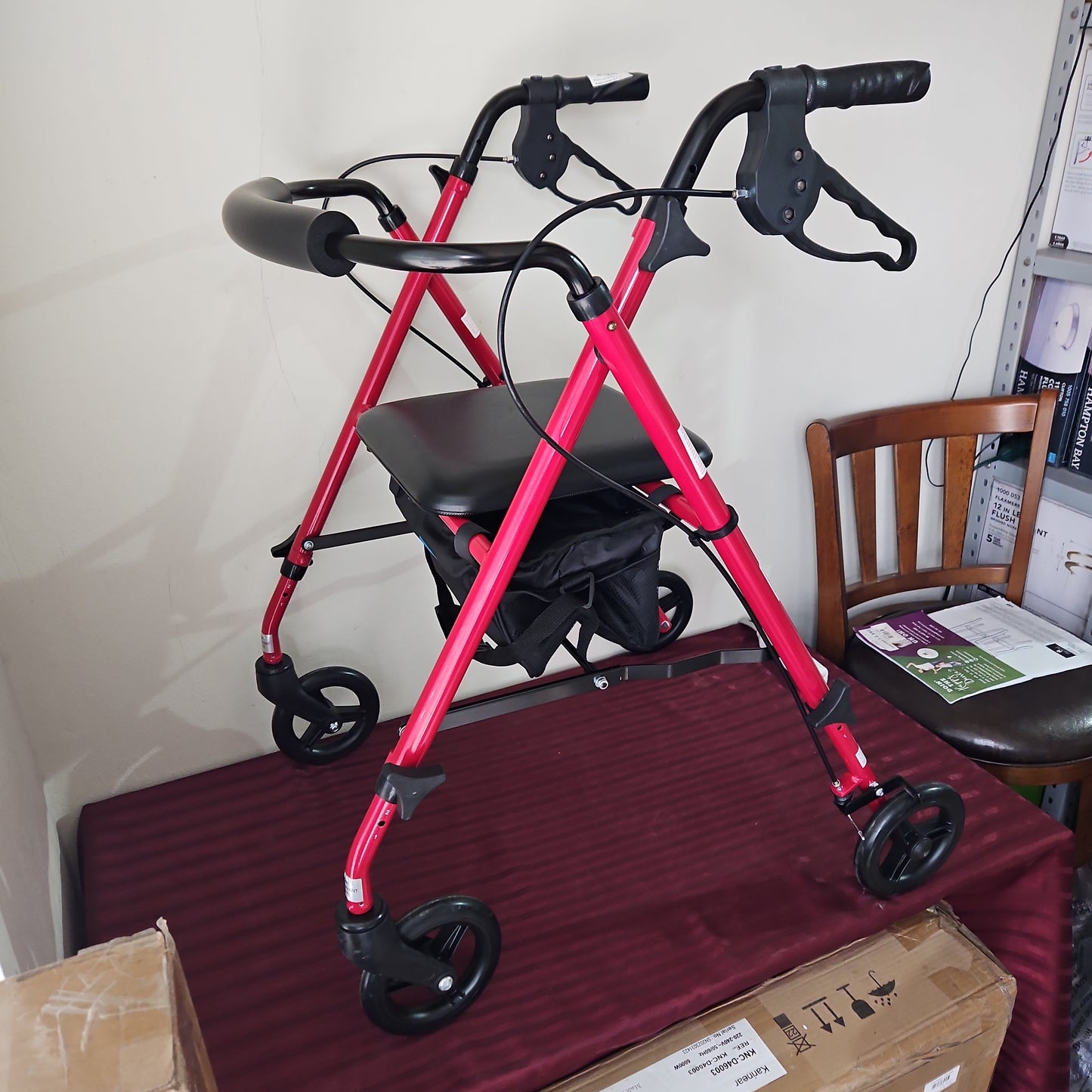 Caminadora/andadora ultraligera con asiento y ruedas de 6" plegable - Medline (Nuevo, caja abierta)