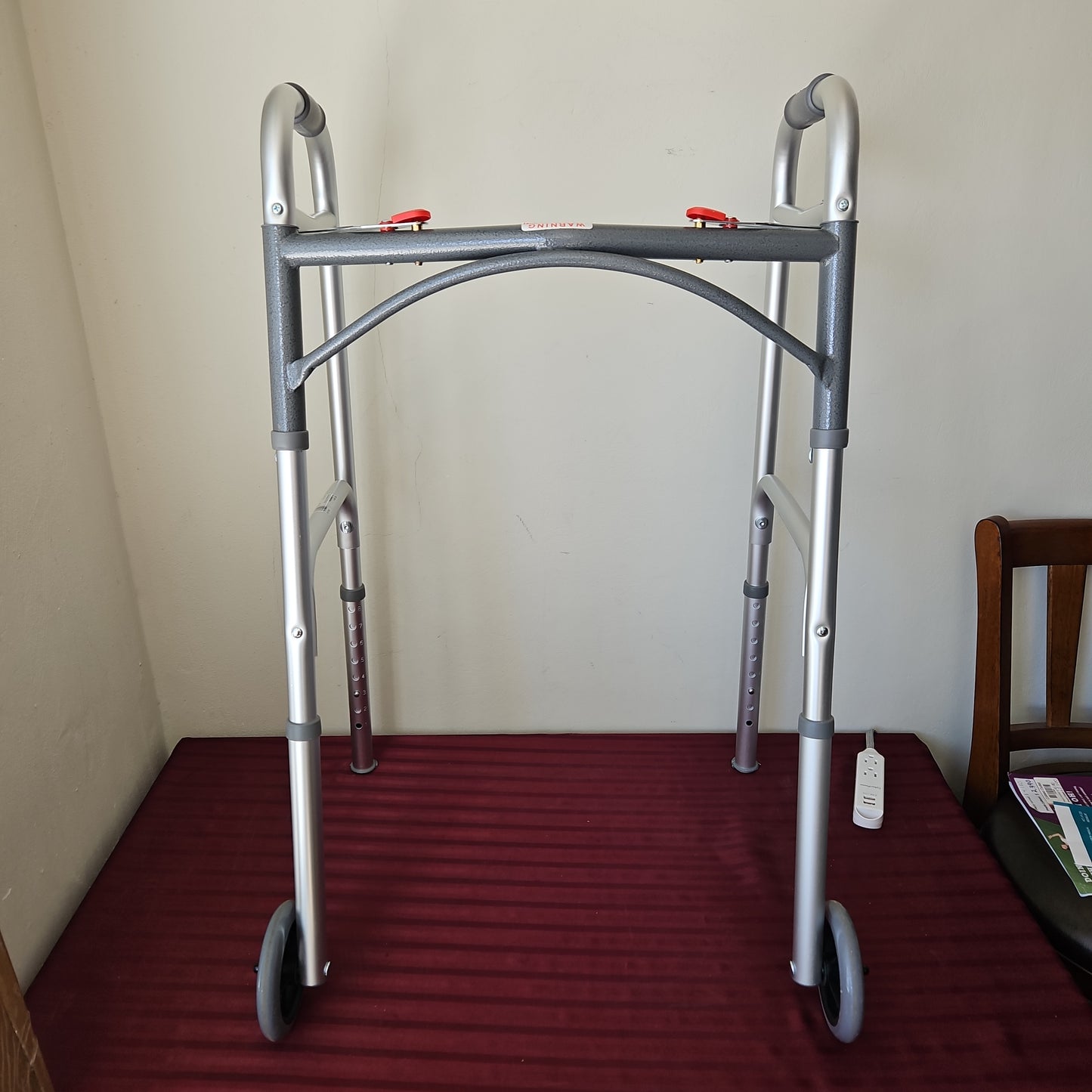 Caminadora/andadora con ruedas de 5" plegable y ligera - Drive Medical (Seminuevo)