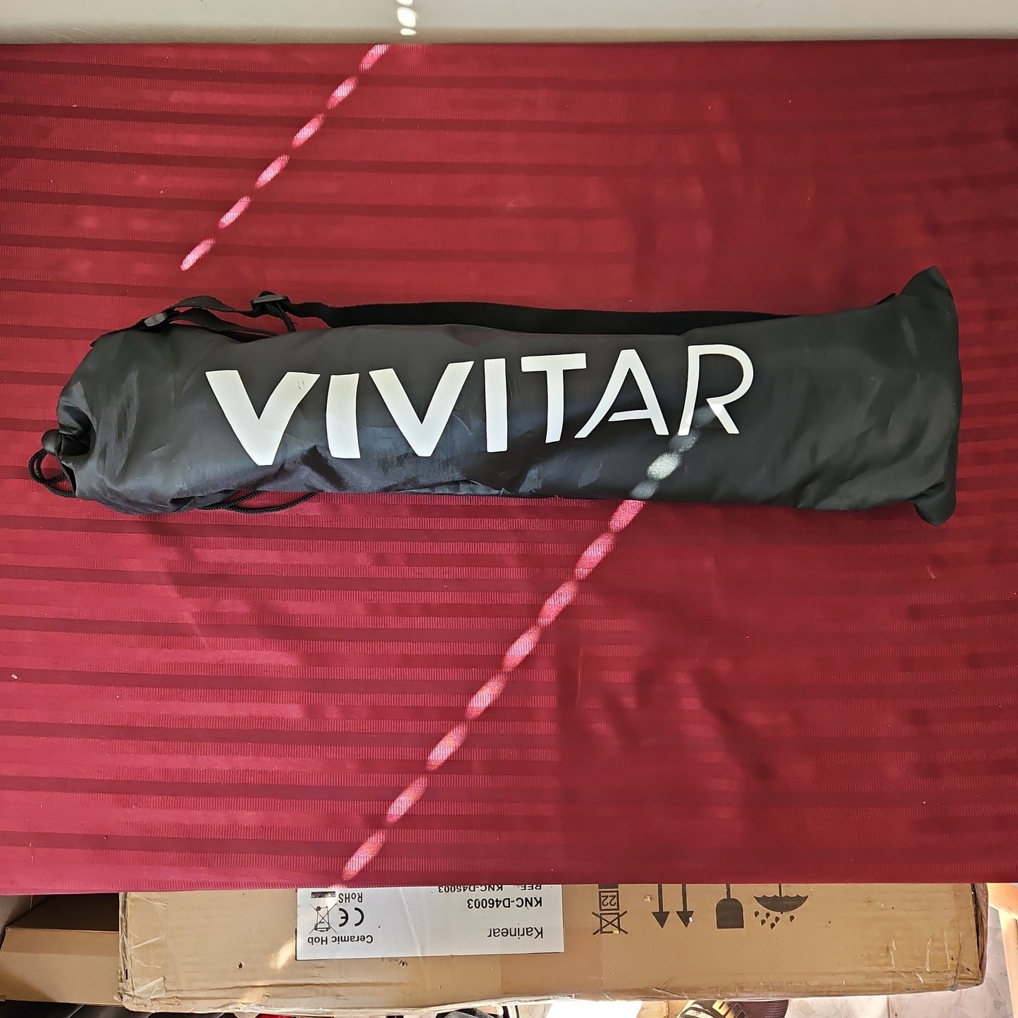 Trípode ligero de 57" con bolsa de viaje - Vivitar (Nuevo, caja abierta)