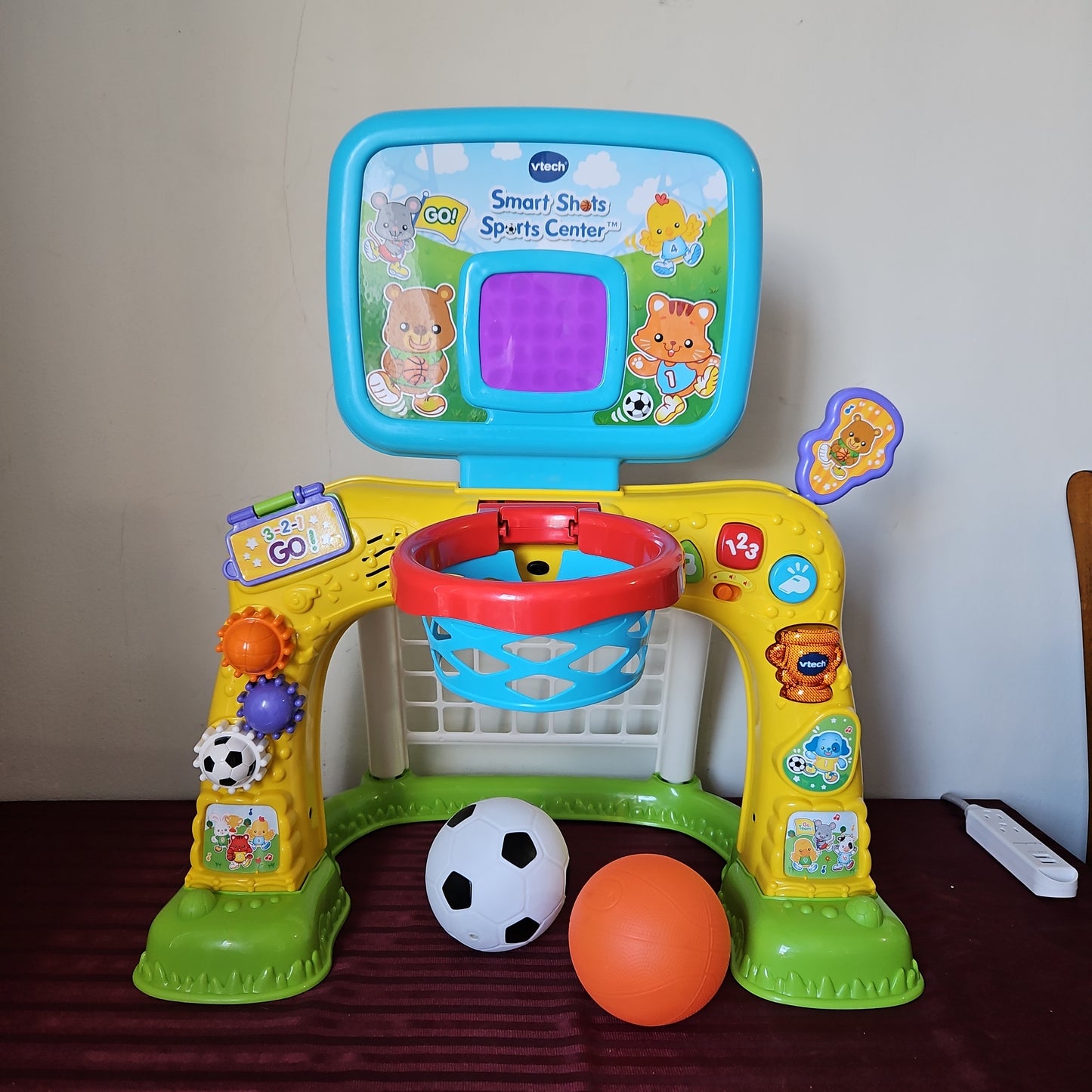 Centro deportivo de baloncesto y futbol (2 en 1) con bocinas para niños  - Vtech (Nuevo, caja abierta)