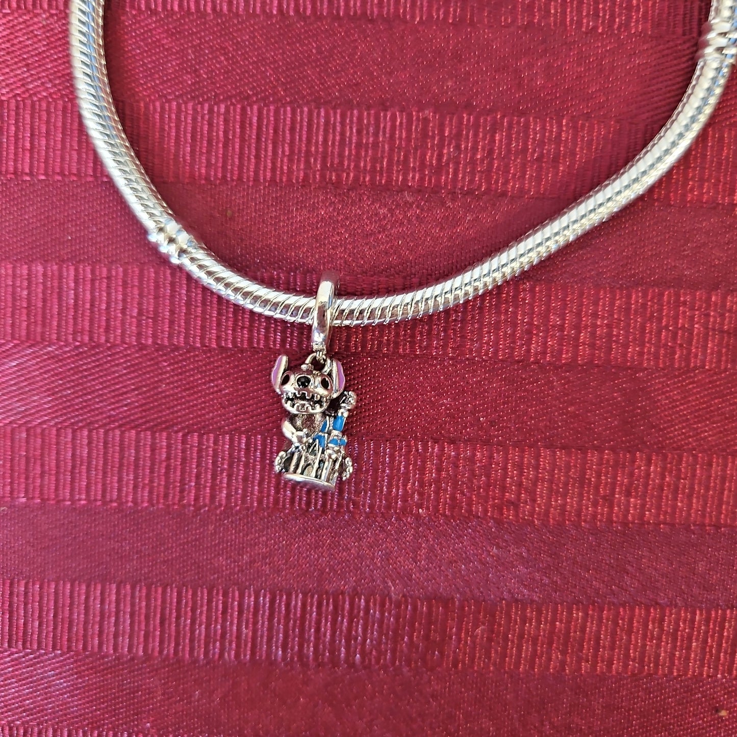 Charm de Stitch en castillo de Disney (Nuevo)