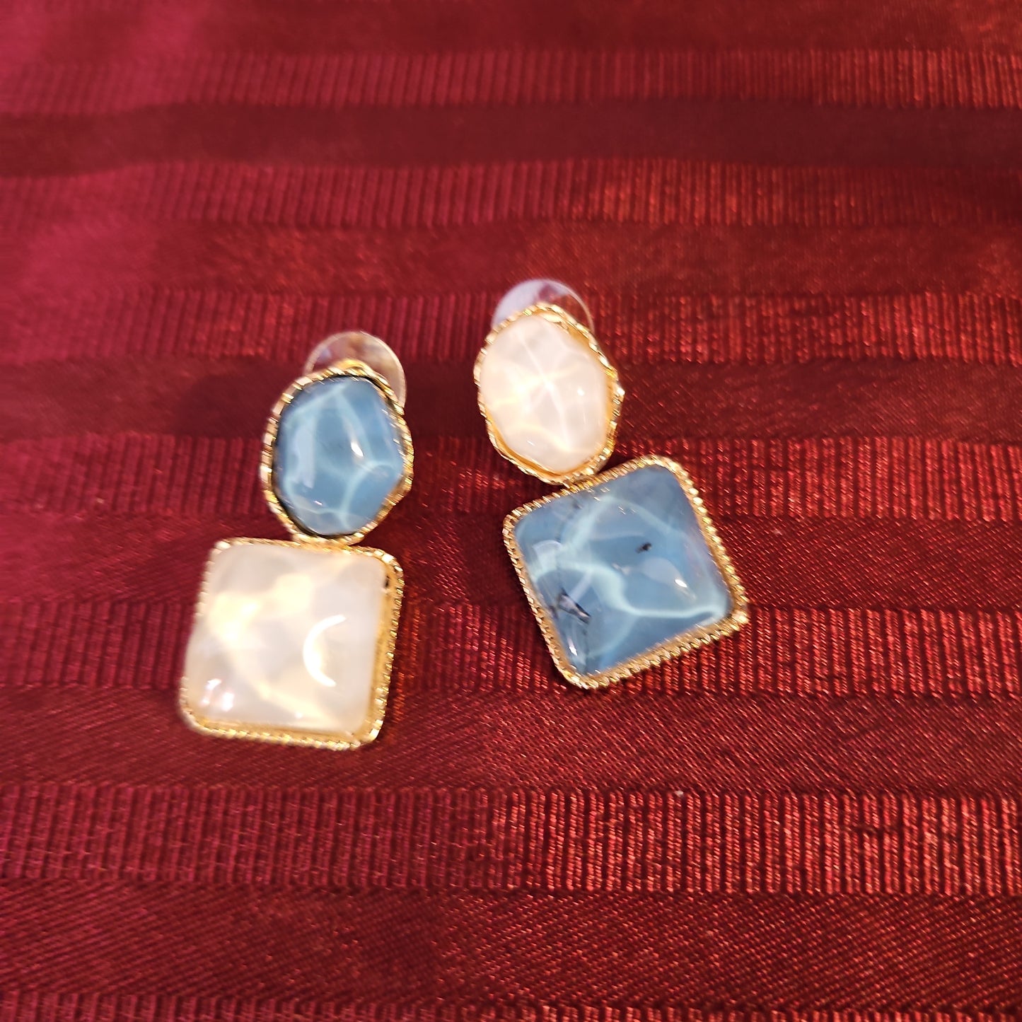 Aretes de piedras color azul y blanco (Nuevo)