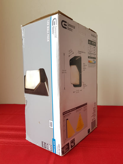 Lámpara de pared tipo Wall Pack LED - Commercial Electric (Nuevo, caja abierta)