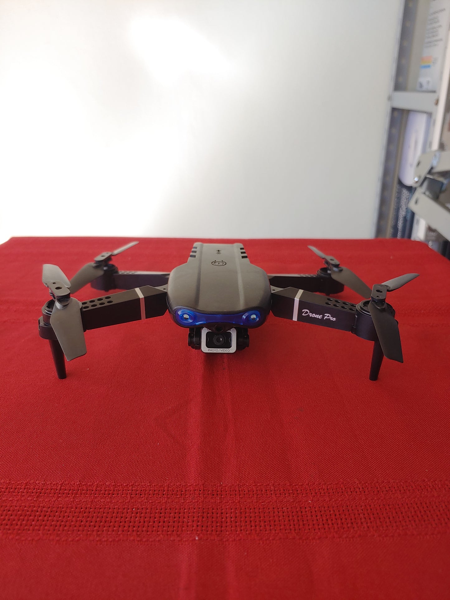 Dron plegable con doble cámara color negro con evasión de obstáculos - Foldable E99 (Nuevo)