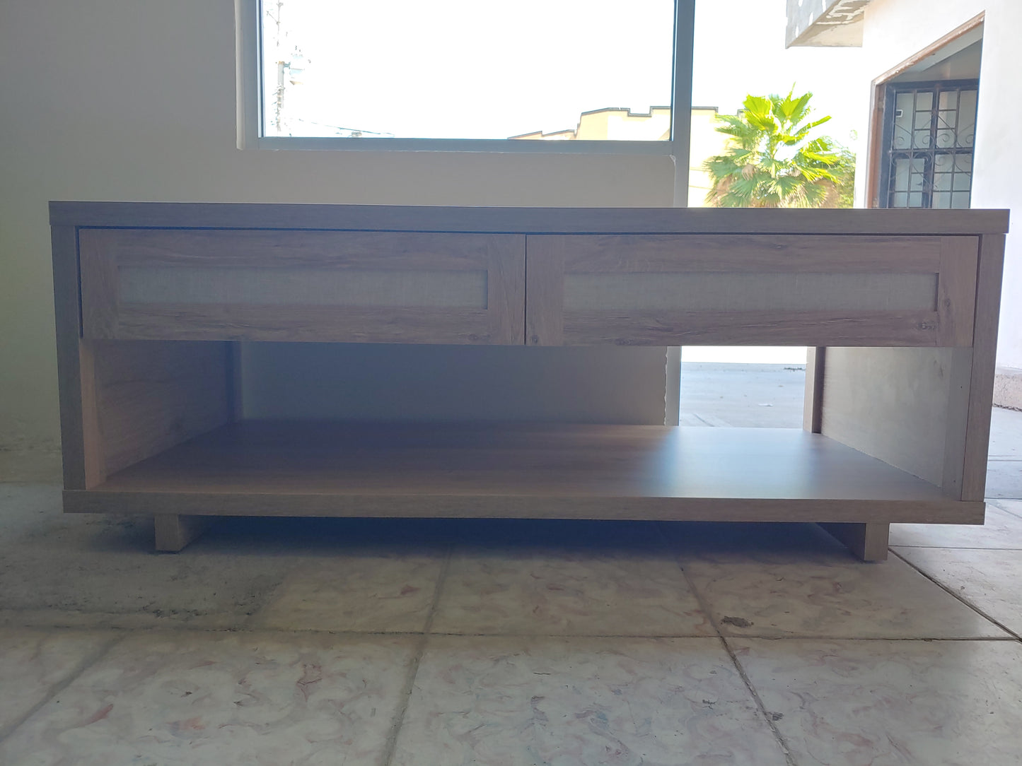 Mesa de centro con 2 cajones de madera - Twin Star Home Fairfax (Nuevo)