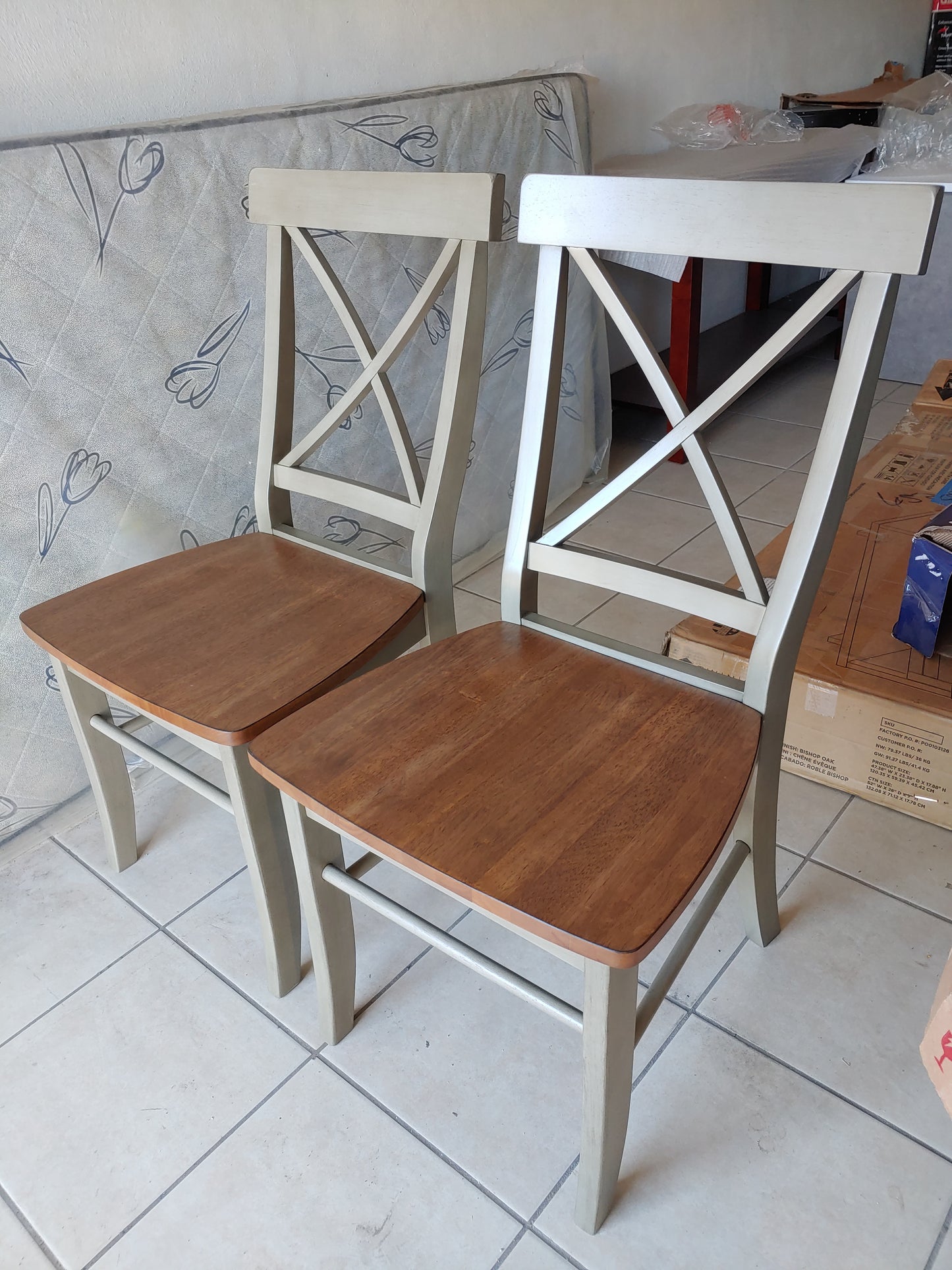 Par de sillas de madera para comedor - Whitewood Industries (Nuevo)