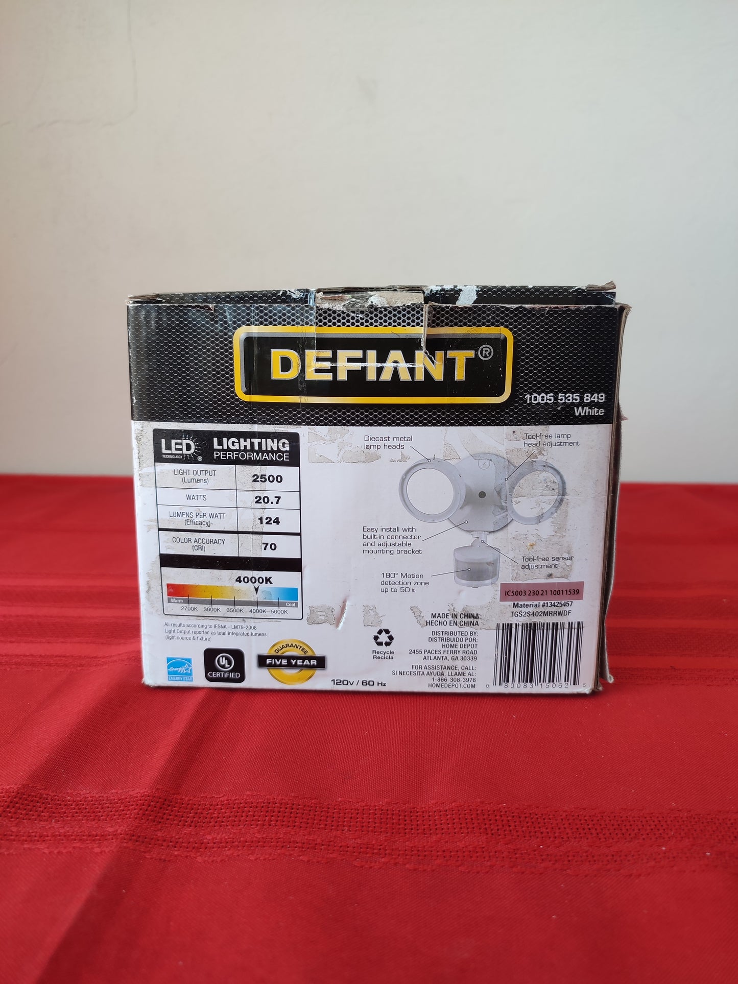 Lámpara de seguridad con sensor de movimiento LED - Defiant (Nuevo, caja abierta)