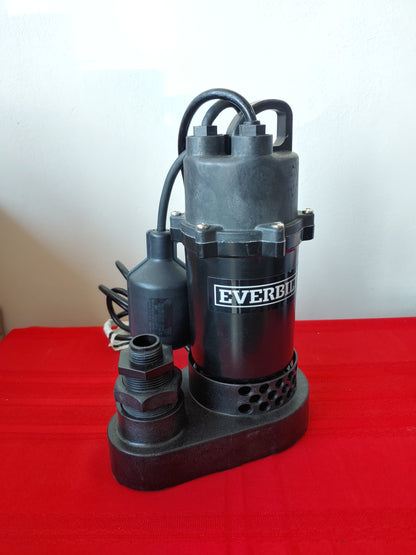 Bomba sumergible con interruptor de flotador 1/2 HP - Everbilt (Nuevo, caja abierta)