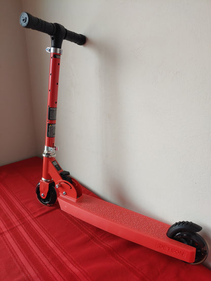 Scooter plegable de 4" color rojo con luces LED de colores para niños - Jetson Jupiter (Nuevo, caja abierta)