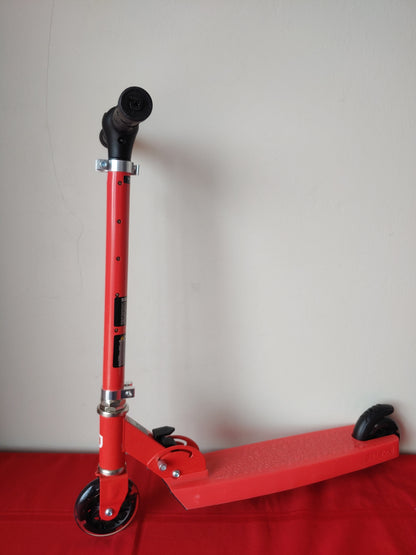 Scooter plegable de 4" color rojo con luces LED de colores para niños - Jetson Jupiter (Nuevo, caja abierta)