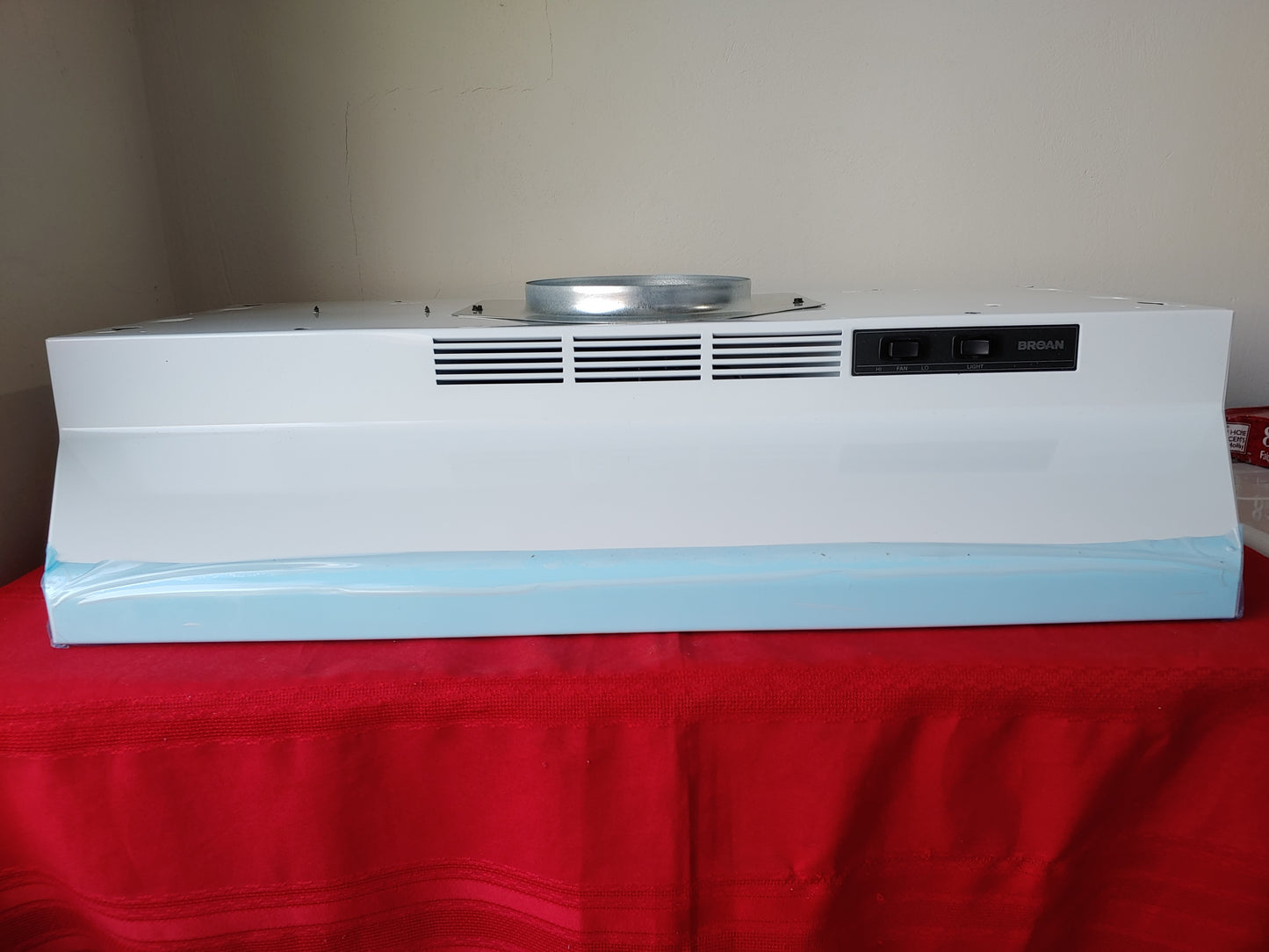 Campana de cocina de 30" convertible con extractor y luz - Broan (Nuevo, caja abierta)