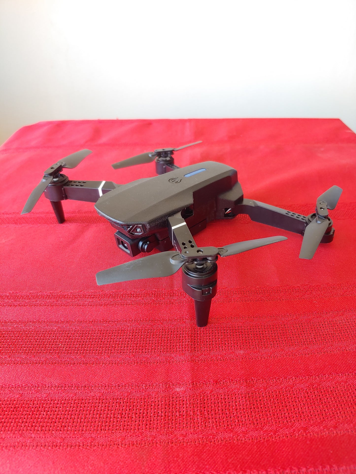 Dron plegable con doble cámara color negro - Foldable E88 (Nuevo)