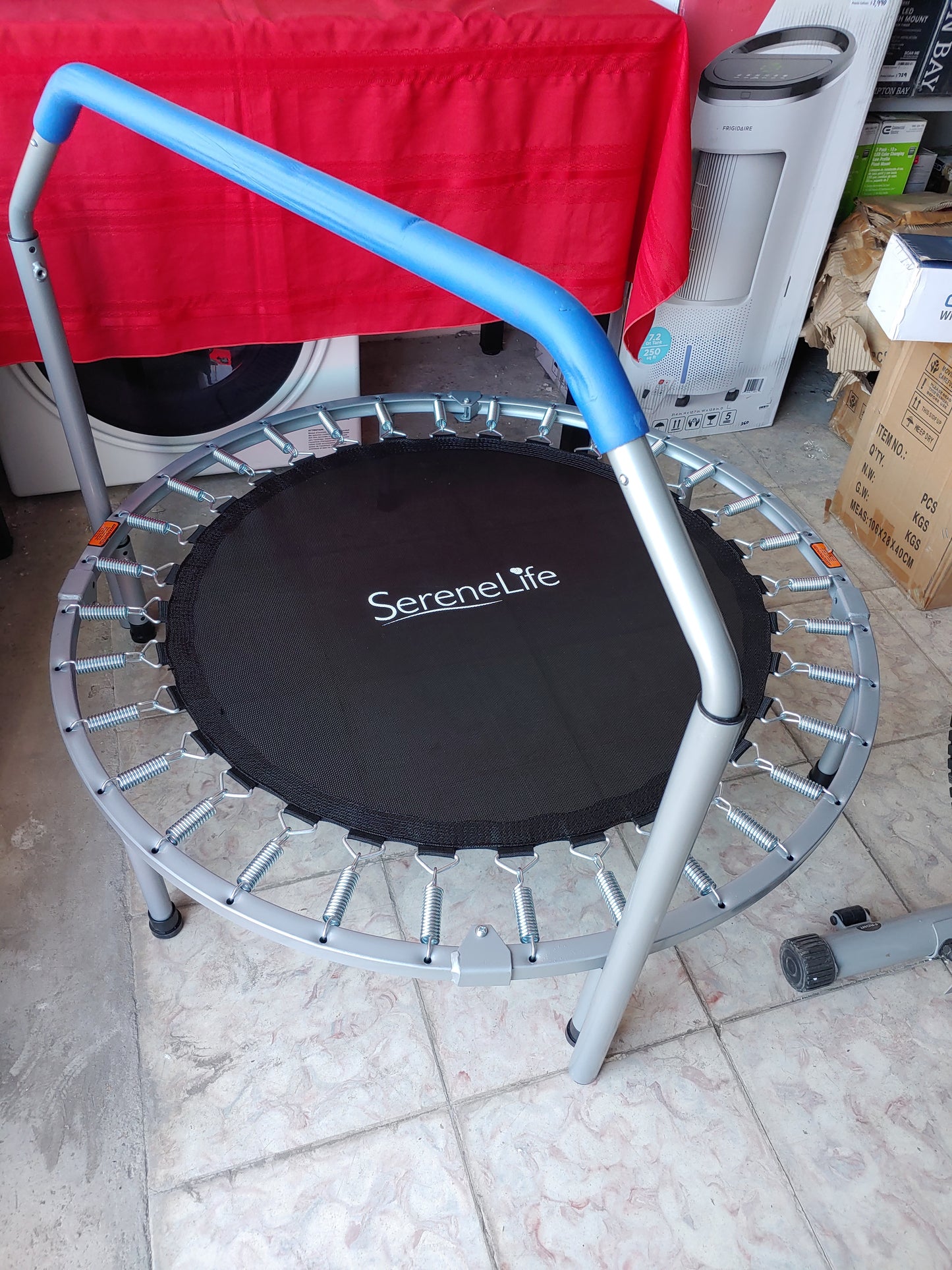 Trampolín para ejercicio de 40" con barra ajustable - SereneLife (Nuevo, sin empaque)