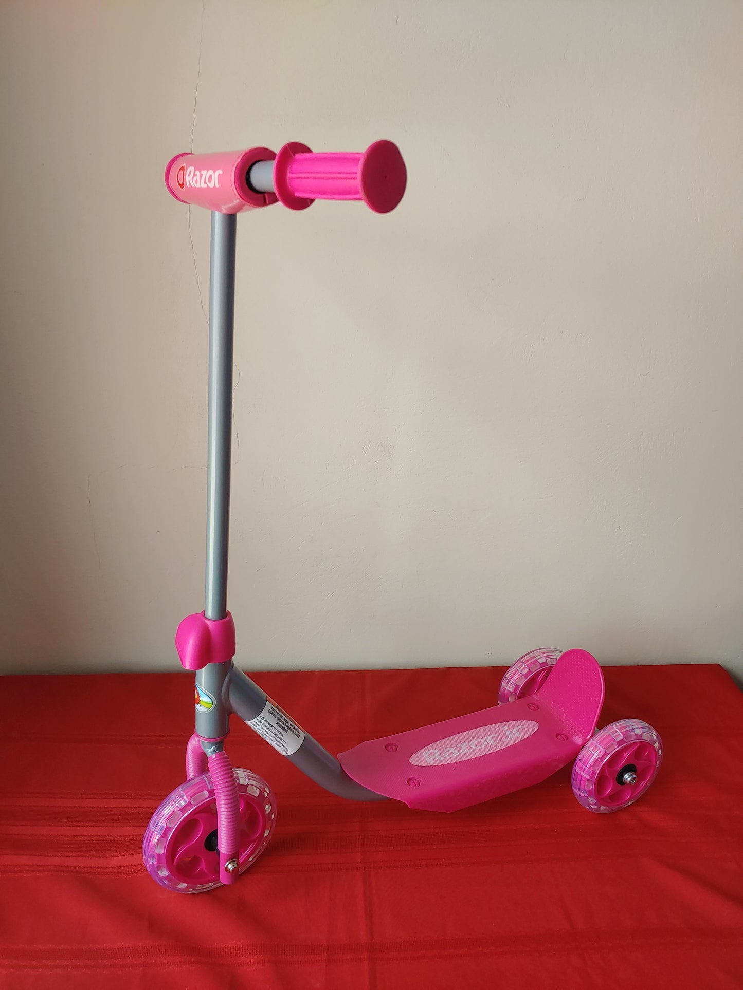 Scooter de 3 ruedas para niñas color rosa - Razor jr (Nuevo, caja abierta)