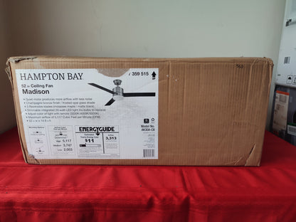 Ventilador de techo de 52" con lámpara LED y control remoto - Hampton Bay Madison (Nuevo, caja abierta)