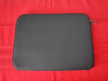 Funda para laptop de 13 - 13.3"  color negro - Amazon Basics (Nuevo)