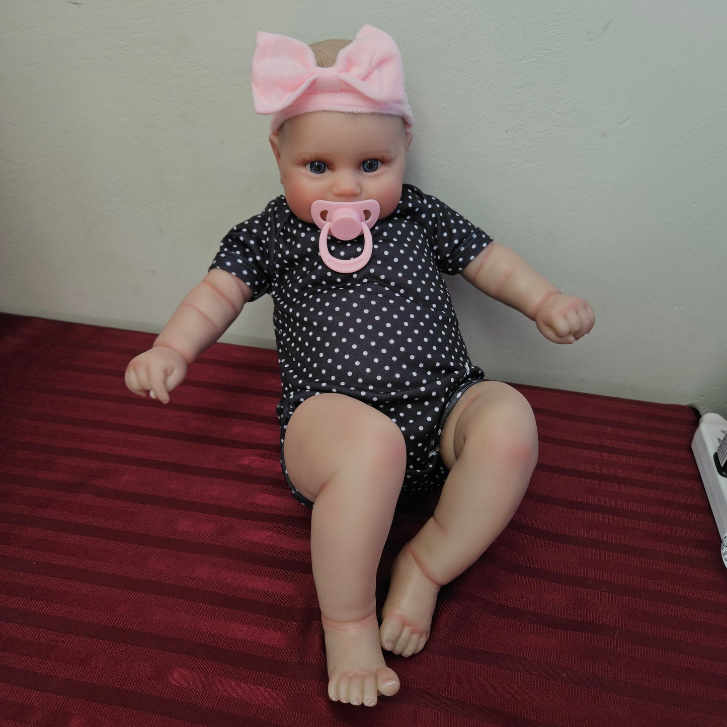 Bebé Reborn niña ojos abiertos cuerpo de tela (Nuevo)