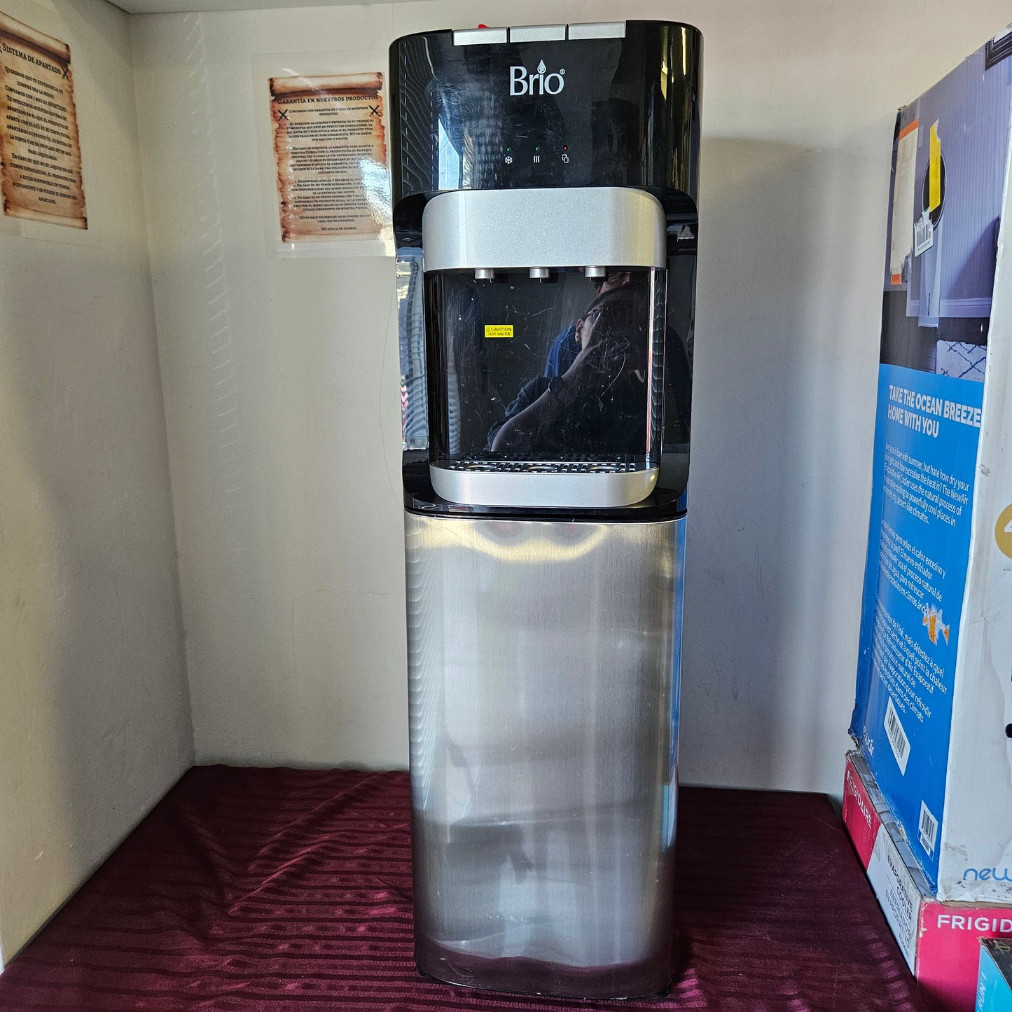 Enfriador/Dispensador de agua de carga inferior de acero inoxidable - Brío (Nuevo, sin caja)