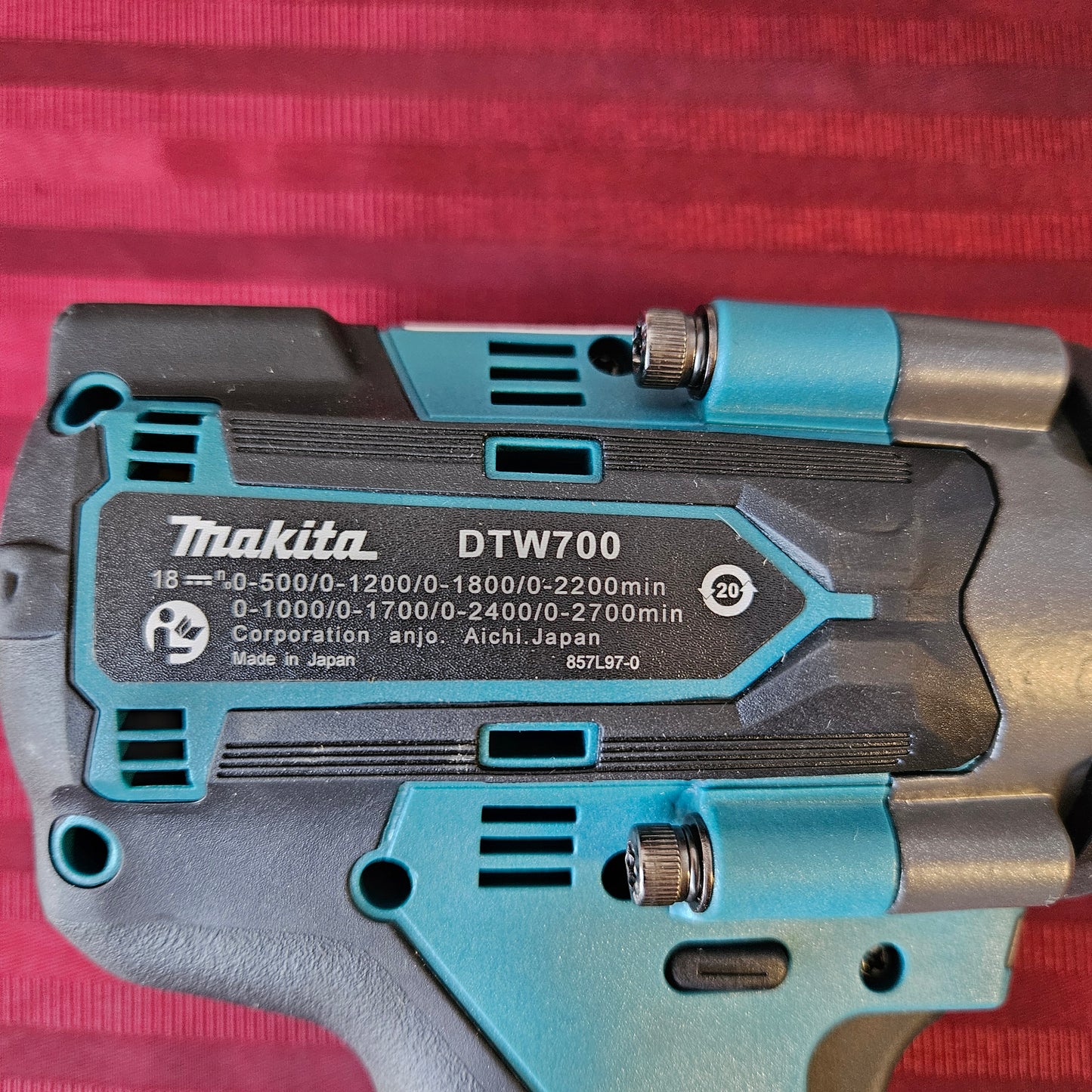 Llave de impacto inalámbrica 18V, 1/2", 516 libras/pie (Solo herramienta) - Makita DTW700 (Nuevo, sin empaque)