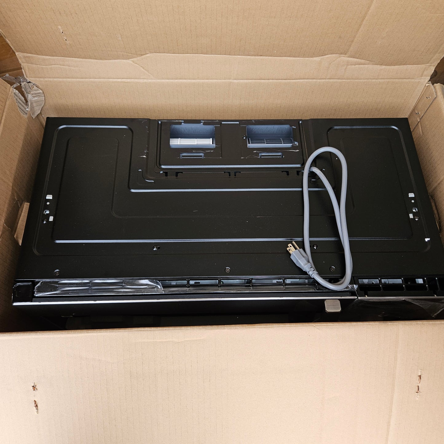 Horno microondas 1.7 pies cúbicos con campana extractora - Samsung (Nuevo, caja abierta)
