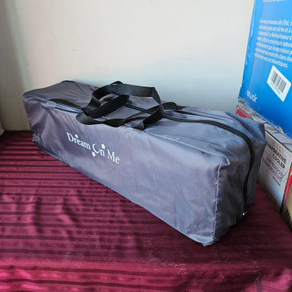 Corral portátil plegable para niños con bolsa de transporte con correa - Dream on me (Nuevo, caja abierta)