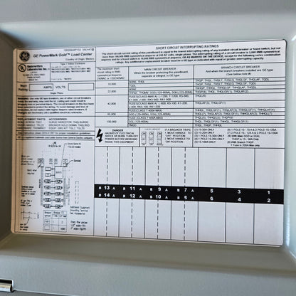 Centro de carga 12 circuitos monofásico con interruptor principal 100A, 240/120V - GE (Nuevo, caja abierta)