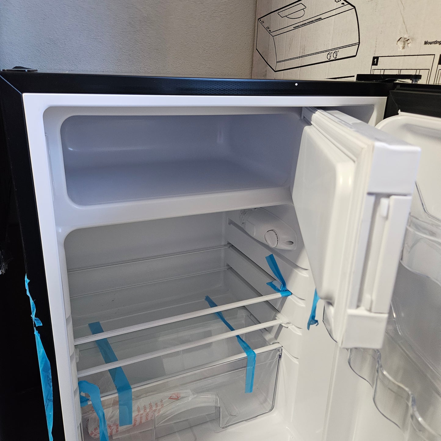 Refrigerador compacto 4.5 pies cúbicos de acero inoxidable - Magic Chef (Nuevo, detalles estéticos)