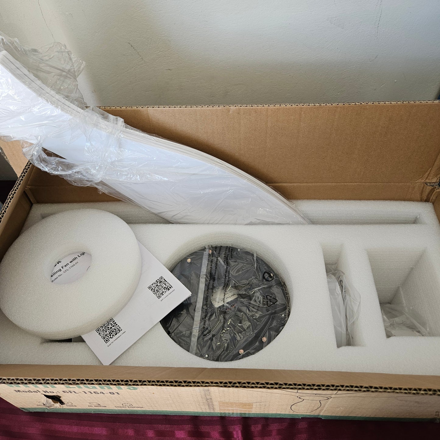 Ventilador de techo inteligente LED de 52" (Nuevo, caja abierta)
