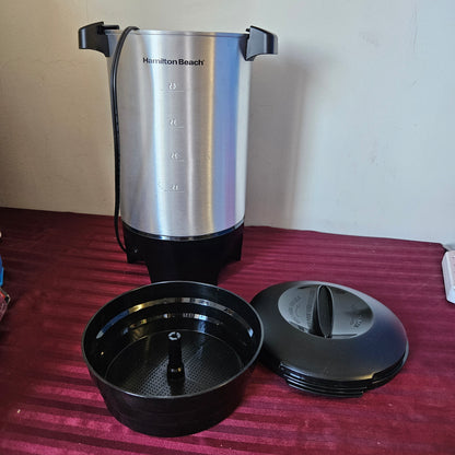 Cafetera eléctrica 15-45 tazas de acero inoxidable - Hamilton Beach (Seminuevo)