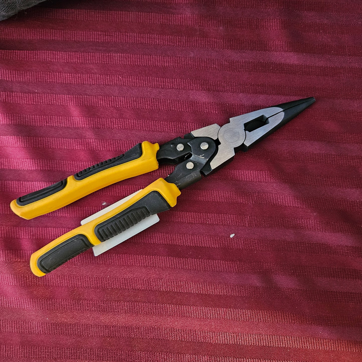 Pinza de punta y corte 8" - DEWALT (Nuevo)