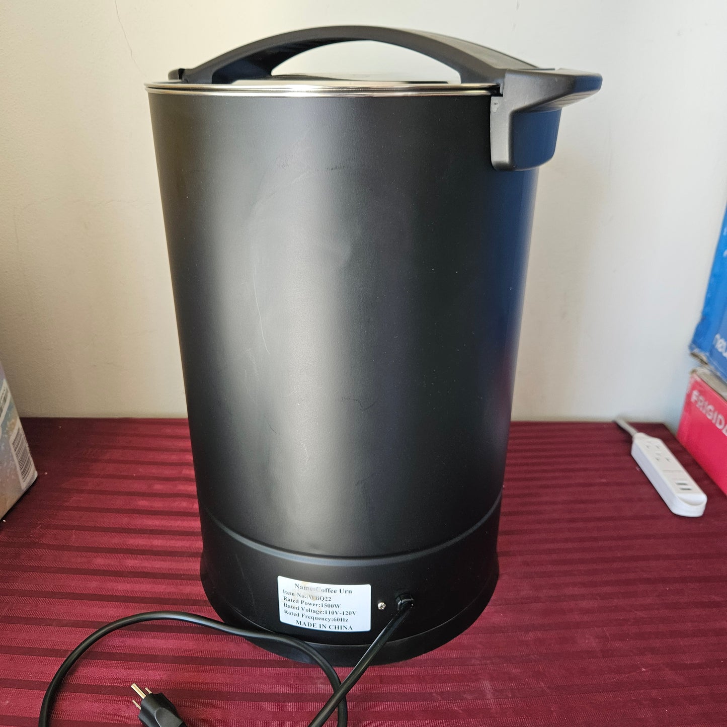 Cafetera eléctrica 150 tazas de acero inoxidable color negro - JIVGDN (Seminuevo, un solo uso)