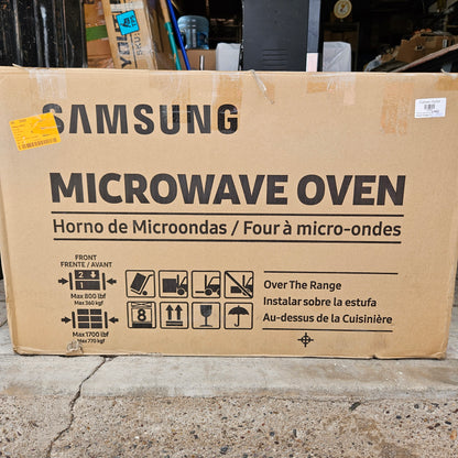 Horno microondas 1.7 pies cúbicos con campana extractora - Samsung (Nuevo, caja abierta)