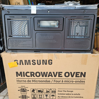 Horno microondas 1.7 pies cúbicos con campana extractora - Samsung (Nuevo, caja abierta)