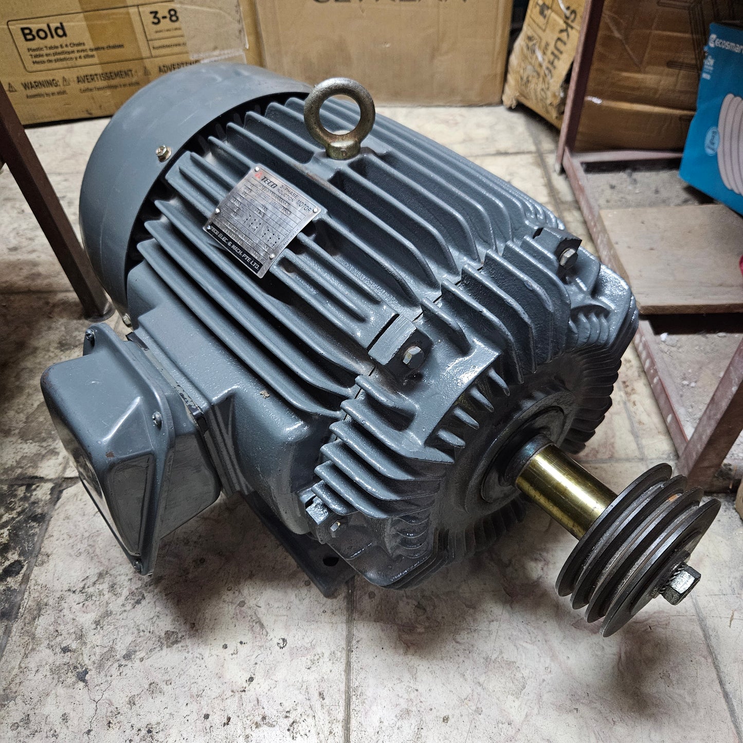 Motor trifásico 15 HP, 440V - TECO (Nuevo)