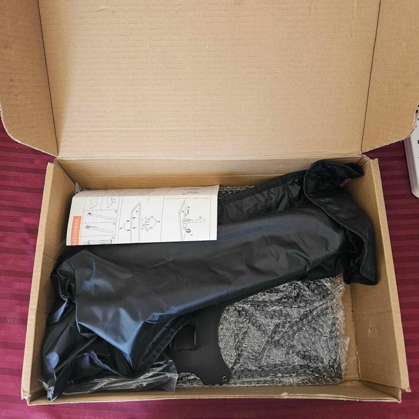 Trípode para proyector/computadora de 23" a 46" - Decosis (Nuevo, caja abierta)