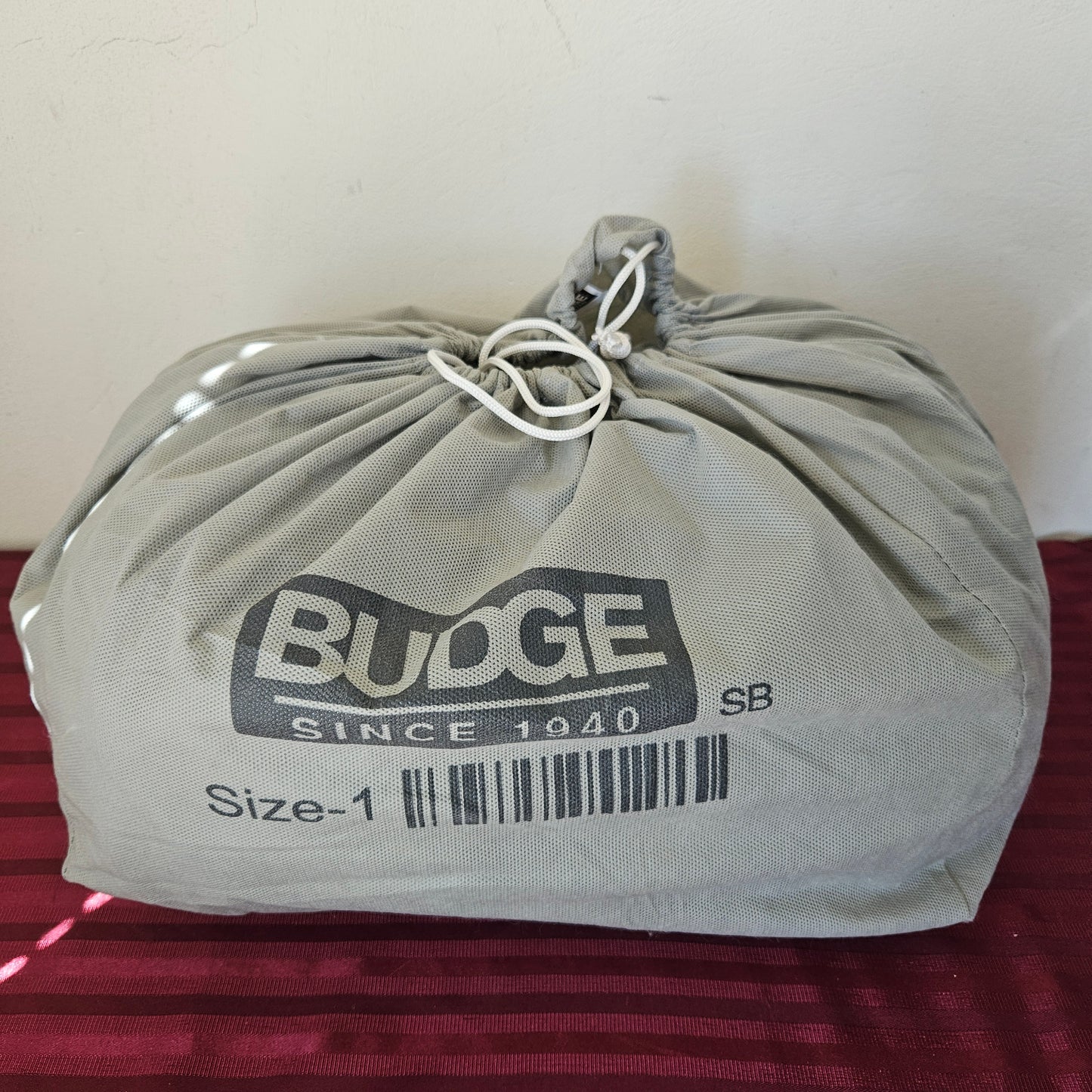 Cubierta para automóvil sedán de hasta 184" - Budge (Seminuevo)