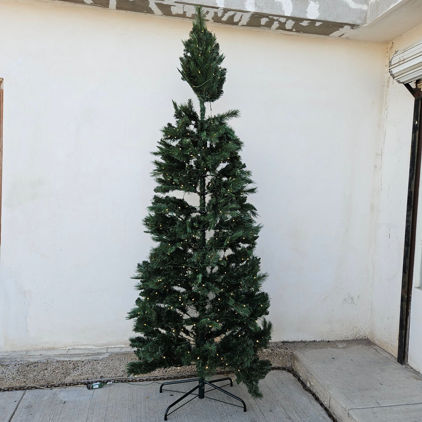 Árbol de navidad de 9 pies con 600 luces LED integradas - Nearly Natural (Nuevo, caja abierta)