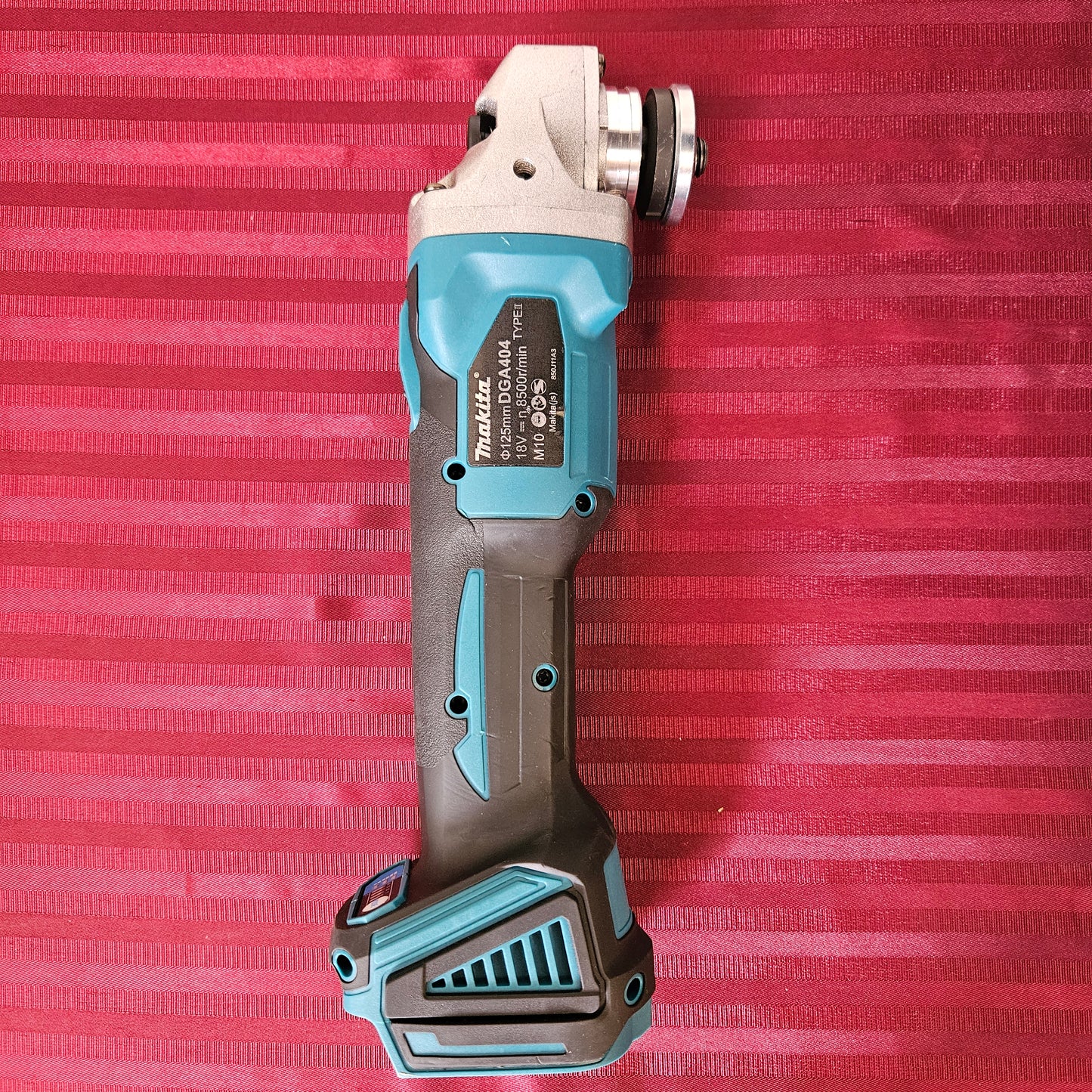 Esmeriladora inalámbrica angular 4-1/2 / 5", 18V (Solo herramienta) - Makita DGA404 (Nuevo, sin empaque)