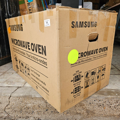 Horno microondas 1.7 pies cúbicos con campana extractora - Samsung (Nuevo, caja abierta)